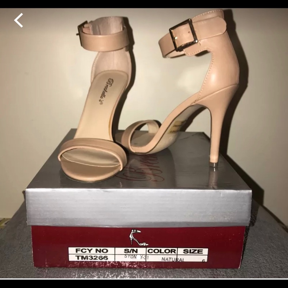 New in box opened toe nude heel women sz 6